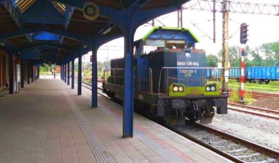 Podróżni korzystają już z nowych peronów na stacji Kłodzko Główne Podróżni korzystają już z nowych peronów na stacji Kłodzko Główne