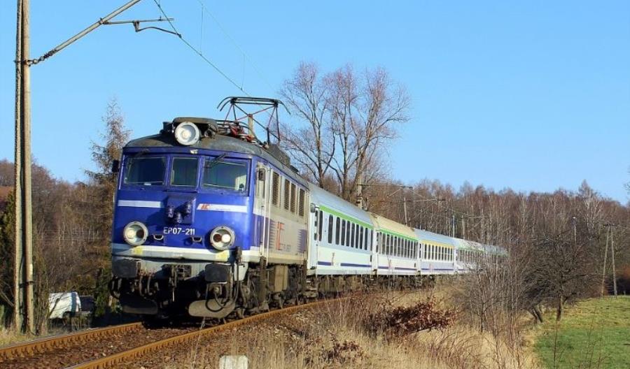 Śląskie: Kradzież 350 metrów sieci trakcyjnej utrudniła ruch pociągów