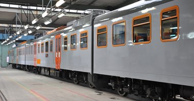 Przewozy Regionalne kupiły z FPS osiem zmodernizowanych EN57 Feniks