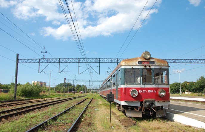 Premier Morawiecki zapowiada powrót kolei do małych miejscowości. Startuje program Kolej+