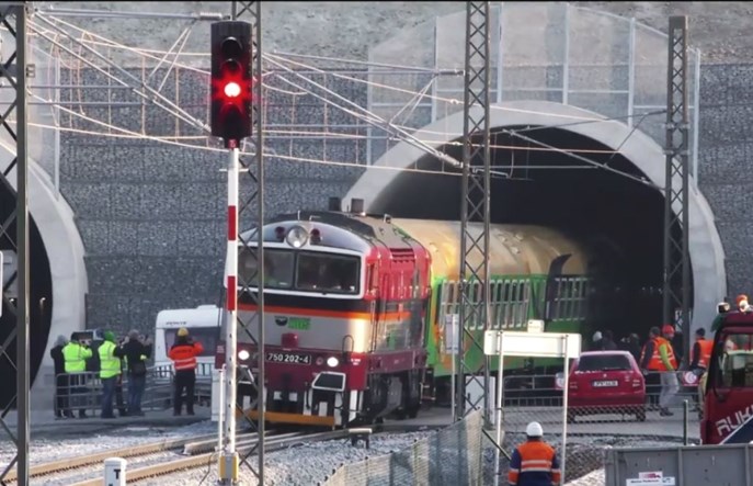 Czesi otworzyli najdłuższy w kraju tunel kolejowy