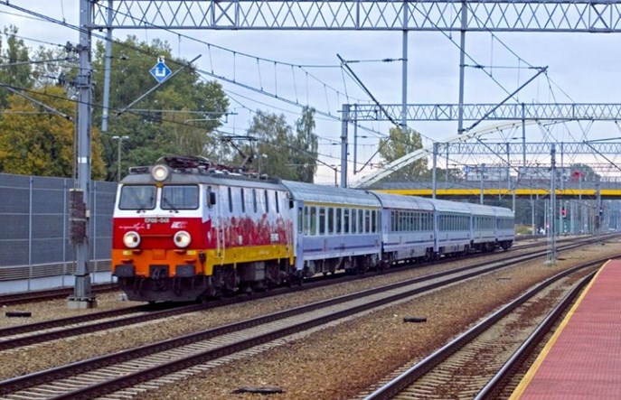 Październik ze świetnymi wynikami przewozowymi kolei pasażerskiej i towarowej