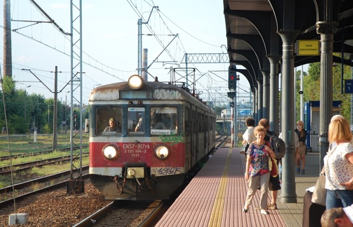 EN57 w Kolejach Śląskich pojeżdżą nieco dłużej