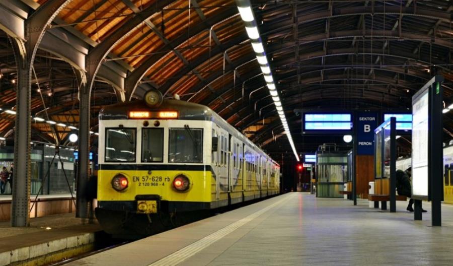 Zabrakło komunikacji, pasażer czekał 21 godzin na pociąg Zabrakło komunikacji, pasażer czekał 21 godzin na pociąg