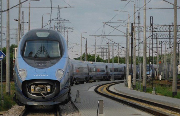 Pendolino zwolniło do 160 km/h. Przyczyną oblodzenie wózków