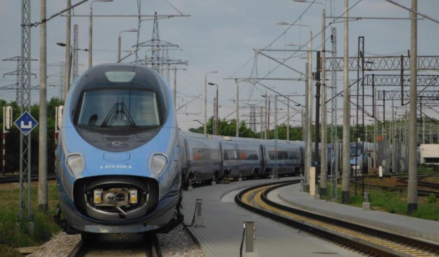 Pendolino zwolniło do 160 km/h. Przyczyną oblodzenie wózków Pendolino zwolniło do 160 km/h. Przyczyną oblodzenie wózków