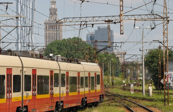 UTK: W 2018 więcej pasażerów i więcej towarów na torach