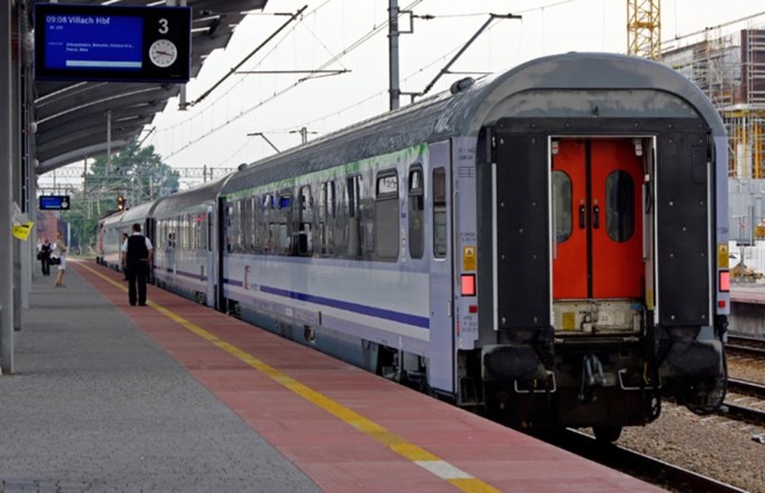Niepełnosprawny pasażer PKP IC zostawiony na dworcu w Wiedniu. Spółka przeprasza