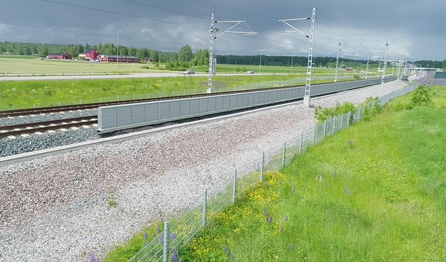Czesi instalują niskie ekrany dźwiękoszczelne. Mniej ingerują w przestrzeń Czesi instalują niskie ekrany dźwiękoszczelne. Mniej ingerują w przestrzeń