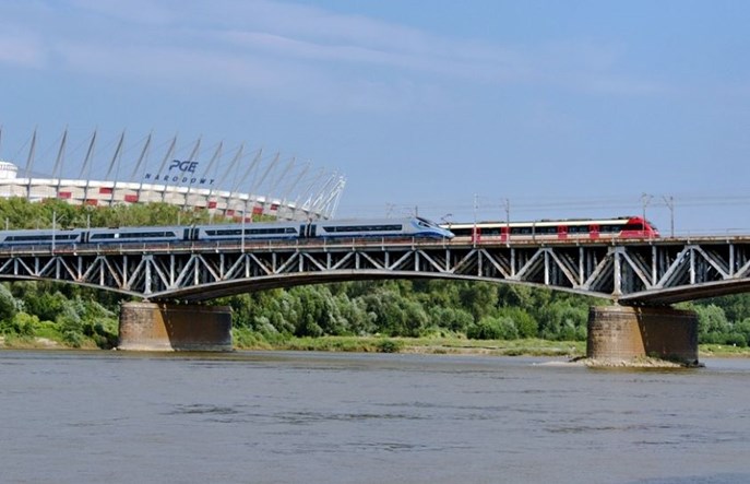 Zmiana napięcia na 25 kV w całej Polsce? Eksperci mają wątpliwości