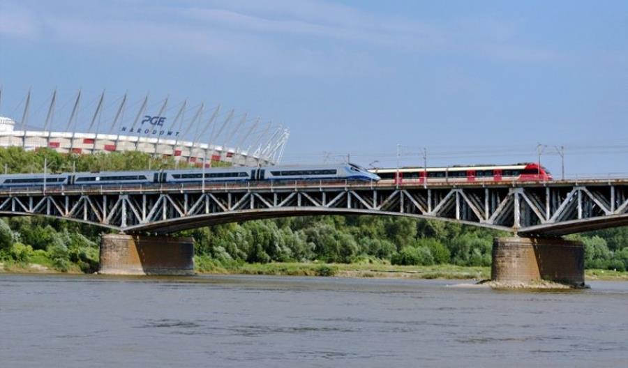 Zmiana napięcia na 25 kV w całej Polsce? Eksperci mają wątpliwości Zmiana napięcia na 25 kV w całej Polsce? Eksperci mają wątpliwości