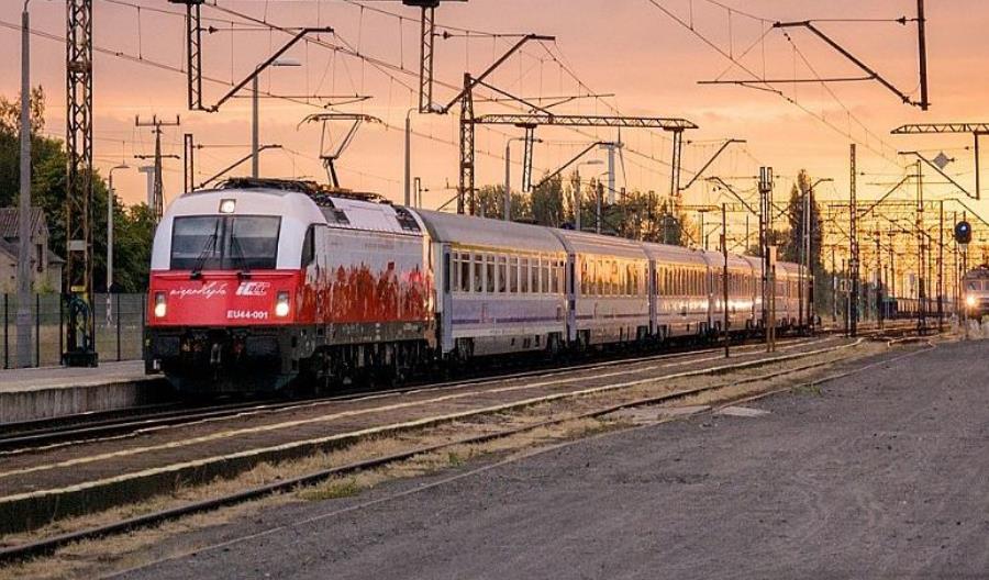 Kolejne kłopoty PKP Intercity. Ponad połowa lokomotyw Husarz nie wyjechała na tory Kolejne kłopoty PKP Intercity. Ponad połowa lokomotyw Husarz nie wyjechała na tory