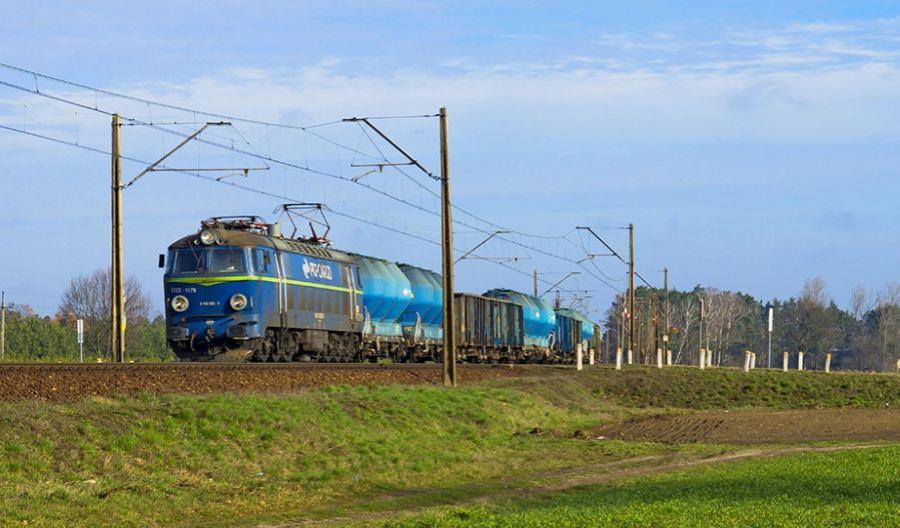 PKP Cargo odstawiło dziesiątki zmodernizowanych lokomotyw. Mają wrócić po kolejnej modernizacji PKP Cargo odstawiło dziesiątki zmodernizowanych lokomotyw. Mają wrócić po kolejnej modernizacji