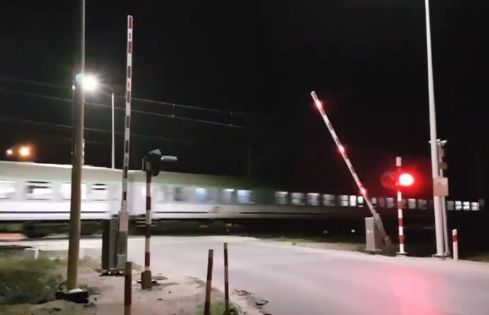Krzesiny: Rogatki opadły dopiero jak pociąg przejeżdżał