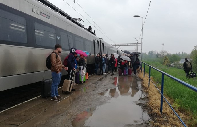 500 pasażerów pociągu Kijów – Przemyśl pozostawiono samym sobie w Medyce