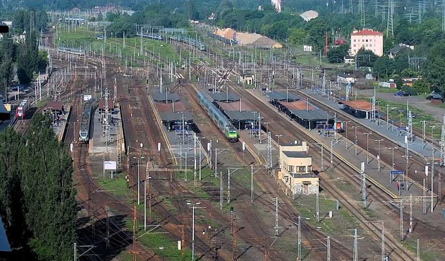 Tysiące osób ogląda sobie pociągi na Warszawie Zachodniej Tysiące osób ogląda sobie pociągi na Warszawie Zachodniej