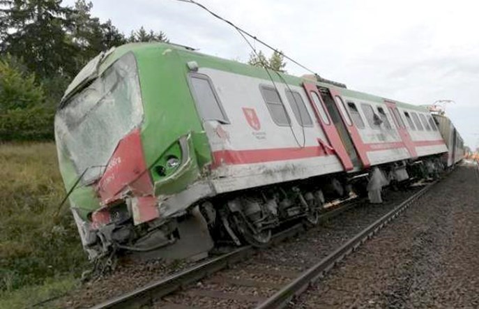 Przewozy Regionalne chcą naprawić EN57 rozbity na Podlasiu