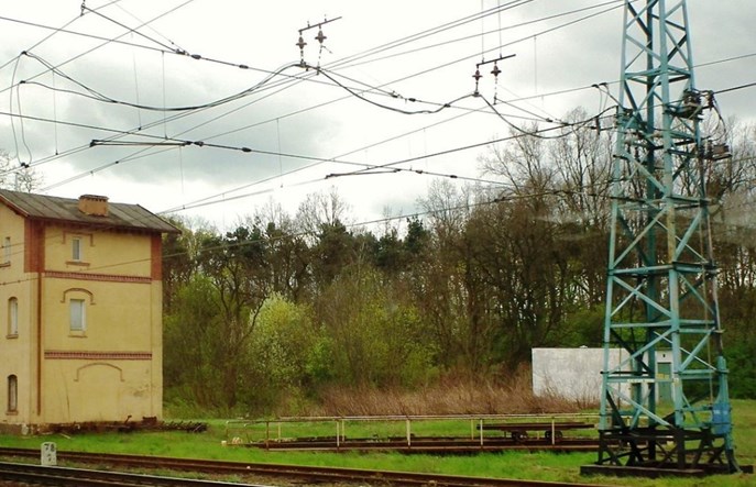 Rudna Gwizdanów: Charakterystyczne maszty trakcyjne zostają