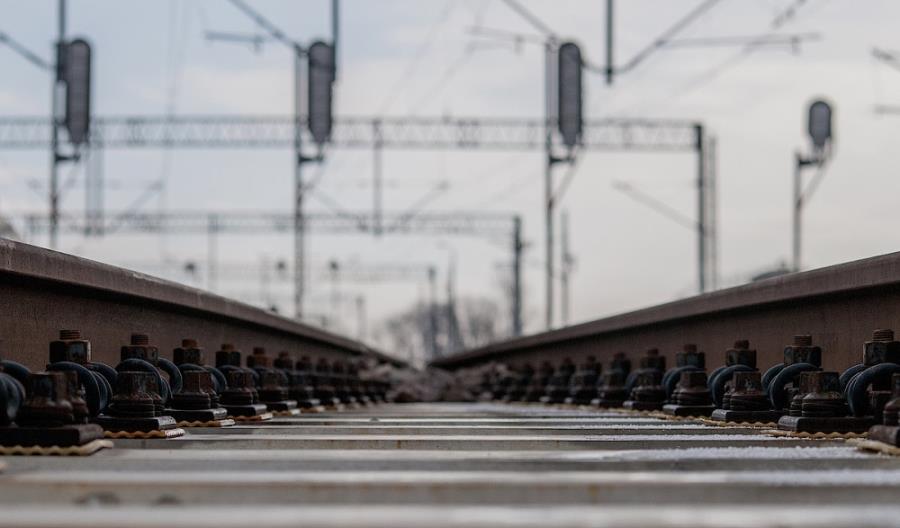 Spore opóźnienie na budowie łącznicy skracającej podróż z Kielc do Warszawy Spore opóźnienie na budowie łącznicy skracającej podróż z Kielc do Warszawy