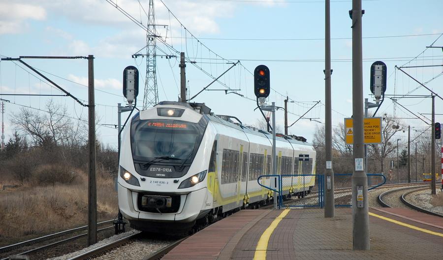 Ile lokomotyw i zespołów trakcyjnych jeżdżących w Polsce posiada ETCS? Ile lokomotyw i zespołów trakcyjnych jeżdżących w Polsce posiada ETCS?