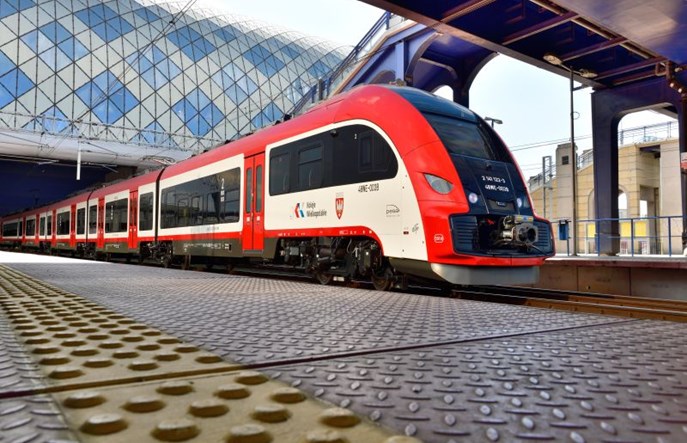 Pesa Elf 2 dla Wielkopolski dopuszczony do ruchu. Rusza z pasażerami [aktualizacja]