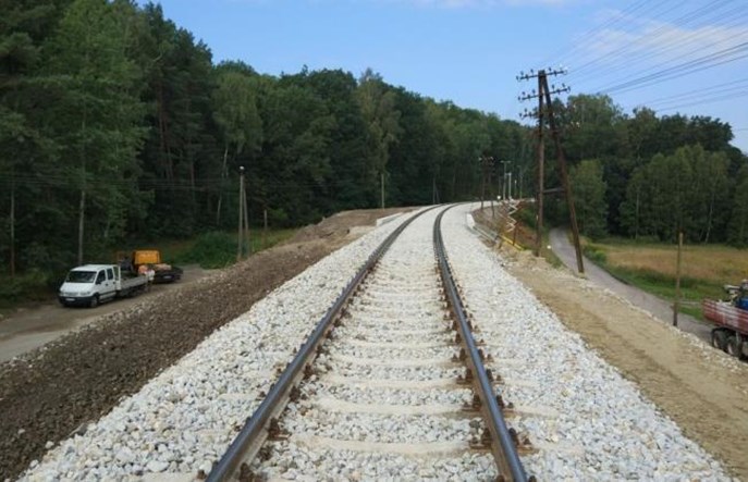 Po otwartej linii Nysa – Opole pociągi wciąż jeżdżą wolno. Kiedy przyspieszą?