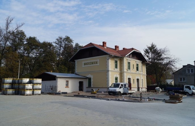 Brzeźnica wyremontowała dworzec kolejowy, z którego nie odjeżdżają pociągi