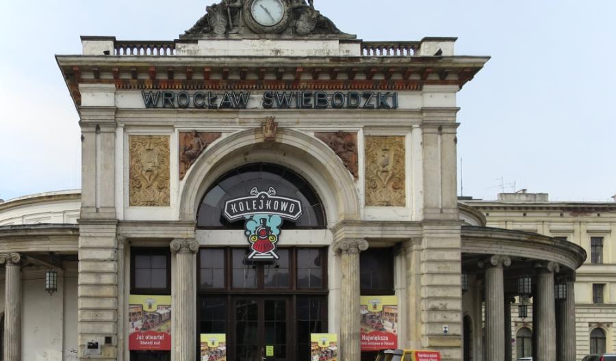 Pożar na Dworcu Świebodzkim we Wrocławiu Pożar na Dworcu Świebodzkim we Wrocławiu