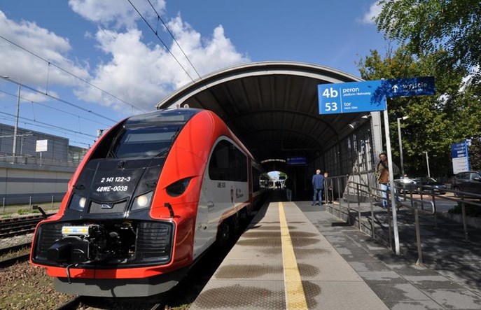 Rekordowy październik w Kolejach Dolnośląskich i Wielkopolskich