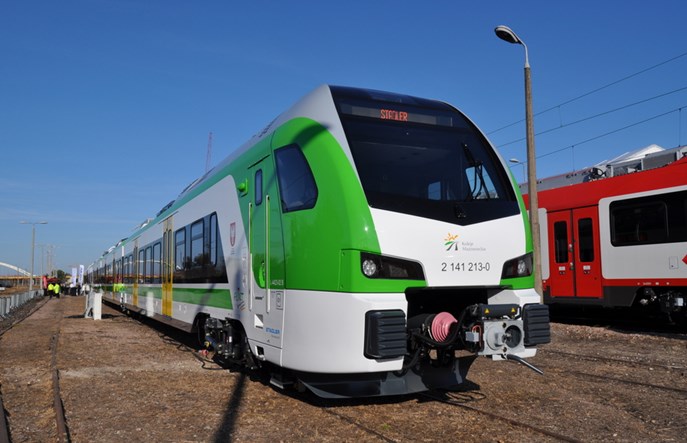 Nowe mazowieckie Flirty nieco później przewiozą pierwszych pasażerów