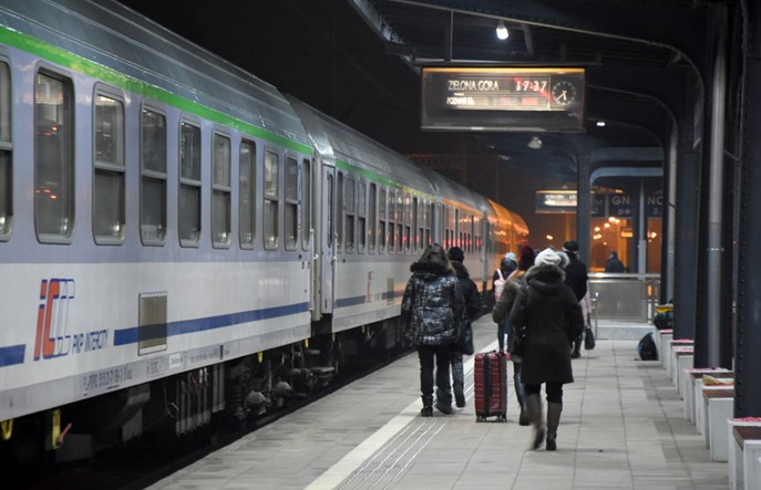 W pociągach PKP Intercity brakuje wagonów restauracyjnych