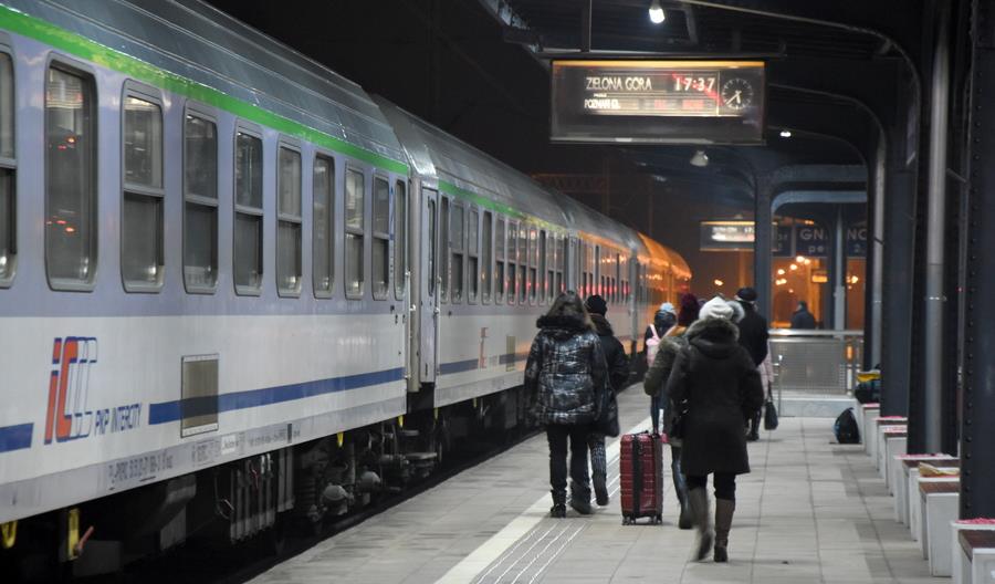 W pociągach PKP Intercity brakuje wagonów restauracyjnych W pociągach PKP Intercity brakuje wagonów restauracyjnych