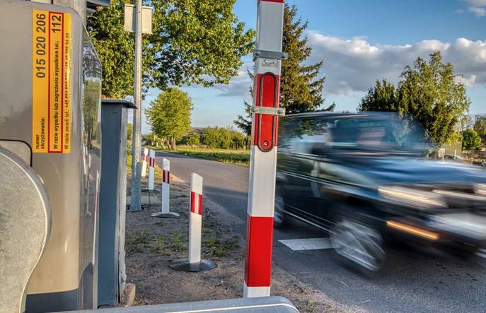 Mniej wypadków na przejazdach kolejowo-drogowych w 2019 roku