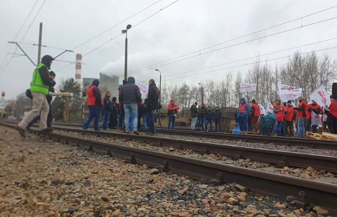 Górnicy blokują tory przy elektrowni. Protestują przeciwko importowi zagranicznego węgla