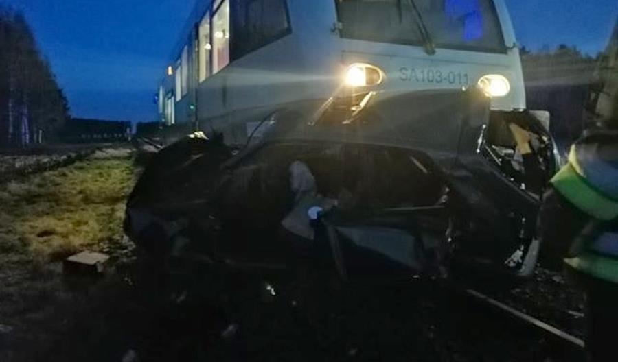 Kierująca samochodem nie żyje po kolizji z szynobusem Kierująca samochodem nie żyje po kolizji z szynobusem