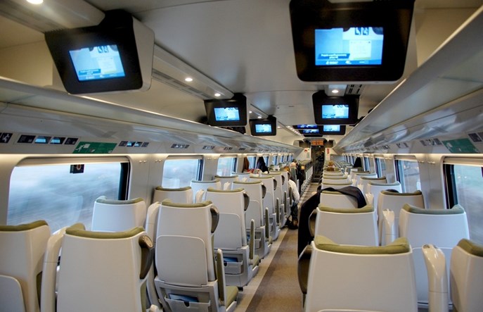 PKP Intercity: Pasażerowie drugiej klasy w ekspresach otrzymają tylko wodę