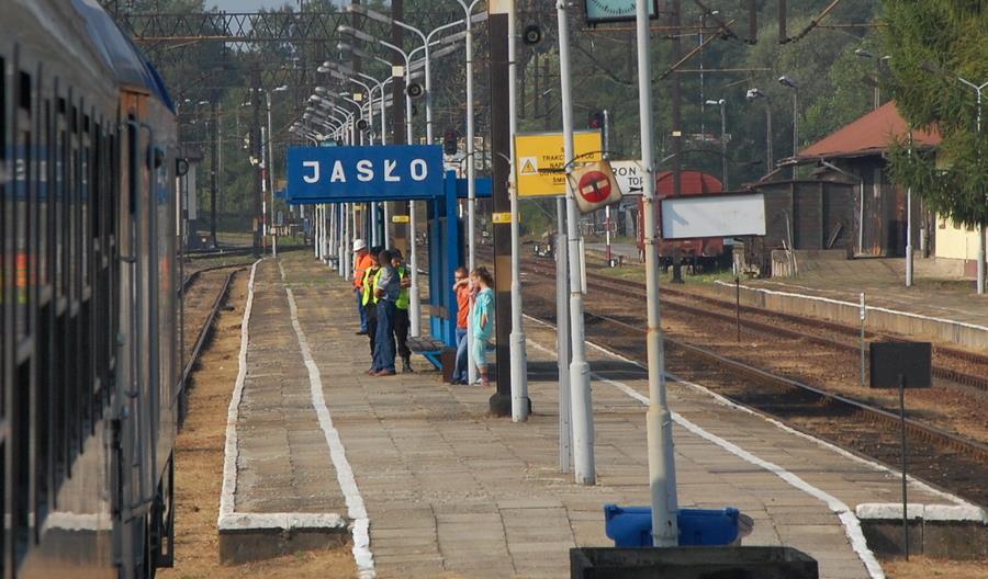 Podkarpacie dorzuci 50 tysięcy złotych na weekendowe pociągi do Jasła. Z Krakowa Podkarpacie dorzuci 50 tysięcy złotych na weekendowe pociągi do Jasła. Z Krakowa