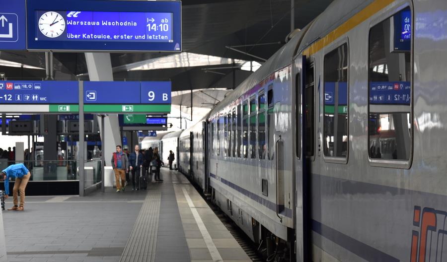 Kontrole sanitarne w pociągach międzynarodowych. Oświadczenie PKP Intercity Kontrole sanitarne w pociągach międzynarodowych. Oświadczenie PKP Intercity