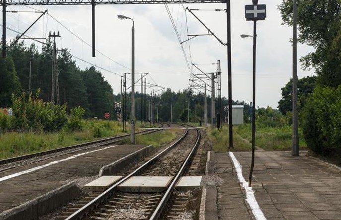 Przetarg na modernizację sieci trakcyjnej kolejnego odcinka linii 353