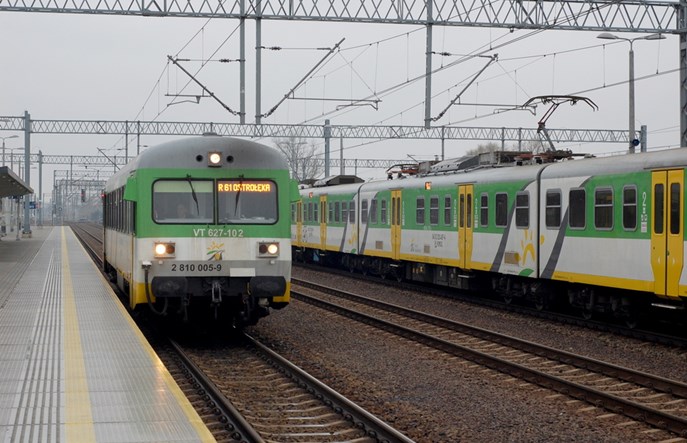 Struzik: Inwestycje w linie do Chorzeli i Modlina będą fazowane. PLK: Nie było takich ustaleń [aktualizacja]