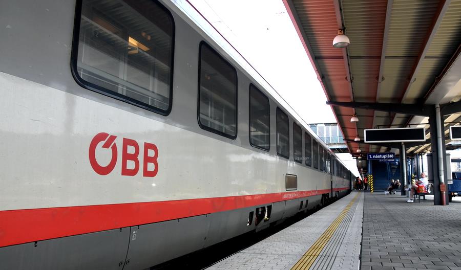 Czeski rząd umożliwia podróż za granicę pociągiem lub autobusem Czeski rząd umożliwia podróż za granicę pociągiem lub autobusem