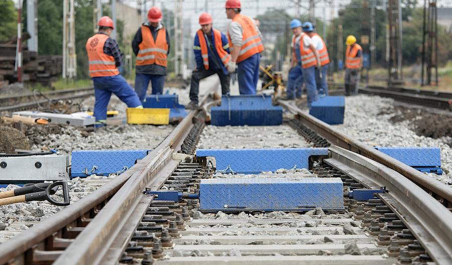 ZUE dokończy prace od Łodzi Kaliskiej do Zduńskiej Woli. Jest porozumienie z PKP PLK ZUE dokończy prace od Łodzi Kaliskiej do Zduńskiej Woli. Jest porozumienie z PKP PLK