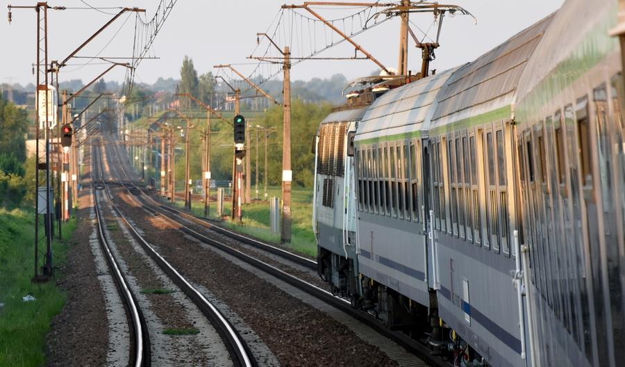 Pasażerów zbyt dużo dla połowy miejsc w pociągu. PKP Intercity dołączało wagony Pasażerów zbyt dużo dla połowy miejsc w pociągu. PKP Intercity dołączało wagony