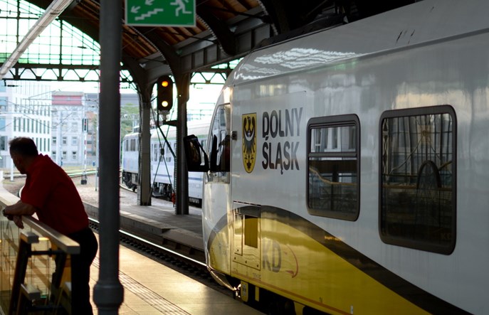 Bezpłatne autobusy zawiozą pasażerów kolei do atrakcji turystycznych. Startuje „Lato z KD"