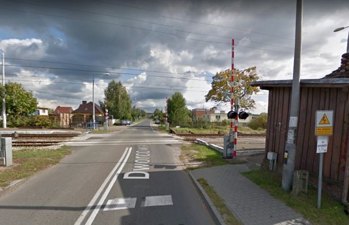 Śmiertelny wypadek na przejeździe przez zamknięty tor – jest raport PKBWK 