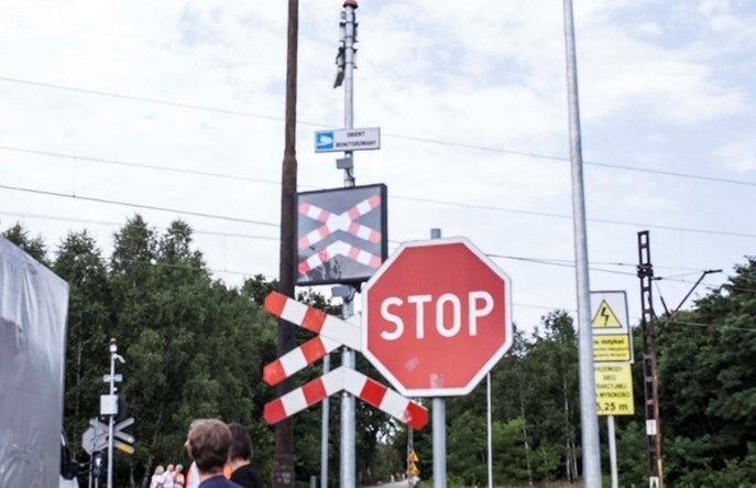 Trwają testy systemów zabezpieczeń przejazdów. Dziennie 100 przypadków niebezpiecznych