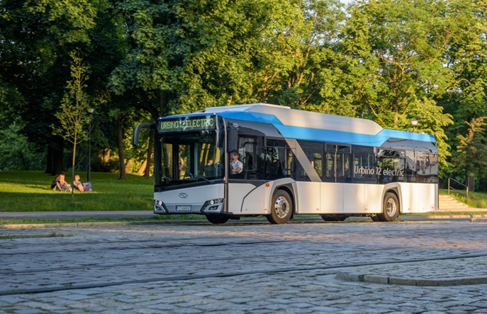 Piła z umową na elektryczne Solarisy