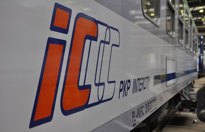 PKP Intercity chce zamówić 80 tysięcy maseczek