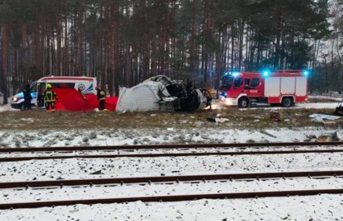 Plaga wypadków na przejazdach kolejowo-drogowych. Dwie osoby nie żyją [aktualizacja]