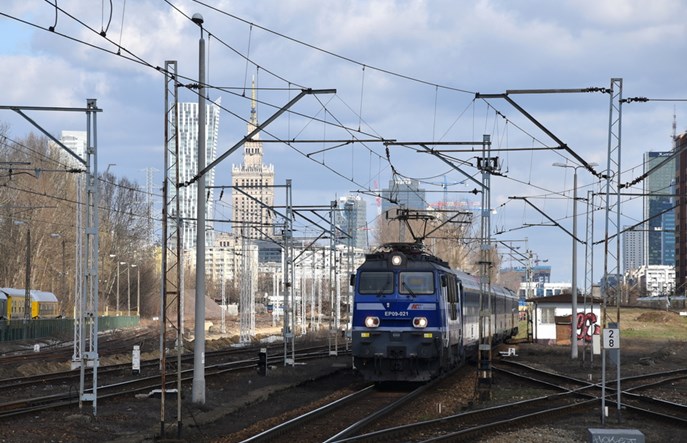 Pociągi na linii Poznań – Warszawa – Poznań z mocno niedoskonałym rozkładem jazdy